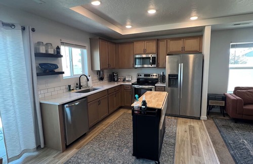 Nampa House | This 3-bedroom home is a hotspot for events, weddings and The Ford Idaho Center!