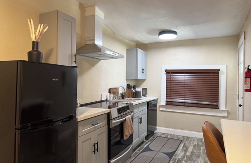 Visalia Apartment | Sequoia Escape 3BR Home w/King Bed & In-Unit Laundry