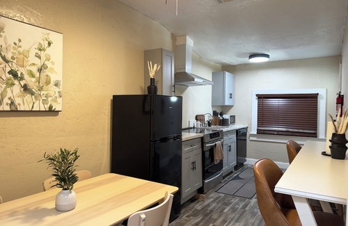 Visalia Apartment | Sequoia Escape 3BR Home w/King Bed & In-Unit Laundry