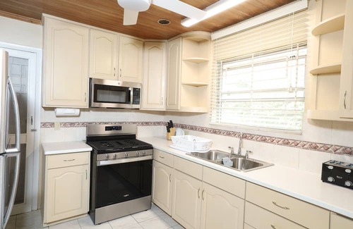 Westward Villas Subdivision House | Three bed two bath located in beautiful Nassau Bahamas