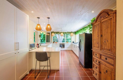 Halcyon Heights Villa | Spacious 3 bedroom villa in Holetown private pool, AC and WiFi, communal pool