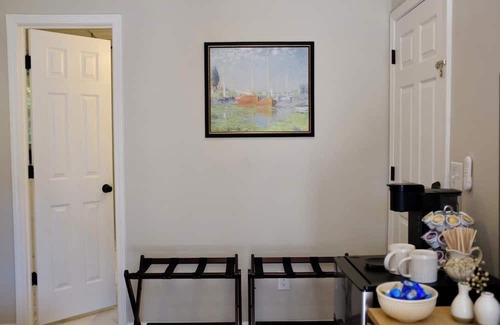Sanford Apartment | Sanford Suite Retreat - B&B near Downtown
