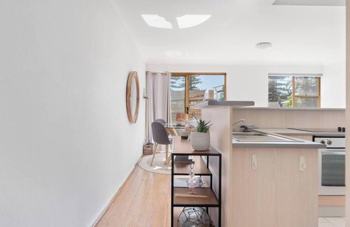 Manly Apartment | Manly Flow Cosy Beachside Stay near Dining and Ferry