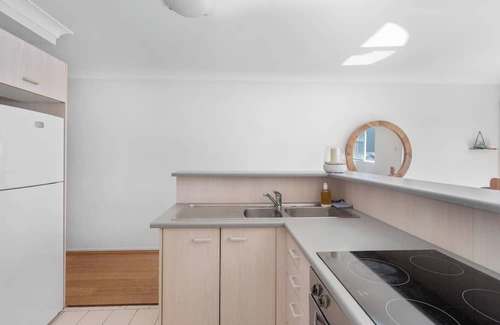 Manly Apartment | Manly Flow Cosy Beachside Stay near Dining and Ferry