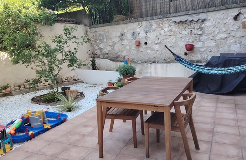 Saint-Lambert Apartment | At the foot of Notre Dame de la Garde, between beach and town center