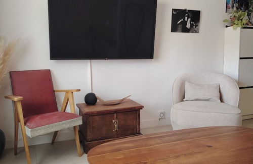 Saint-Lambert Apartment | At the foot of Notre Dame de la Garde, between beach and town center