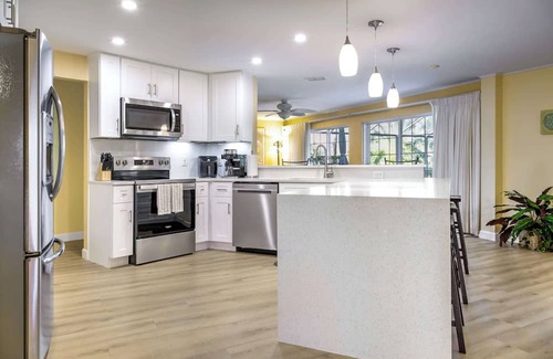 Lochmoor Waterway Estates House | ‼️Family-Ready‼️ 4BR with Heated Pool & BBQ