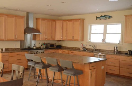Shelter Harbor House | Water Views Galore! Shelter Harbor Spacious 5-bdrm house - Private Beach - AC
