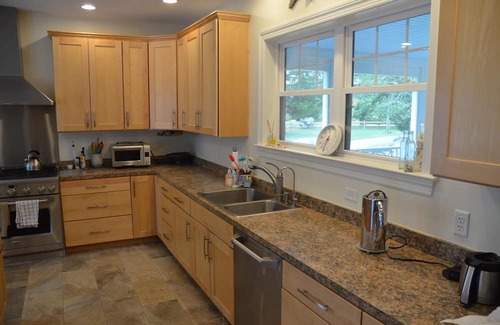 Shelter Harbor House | Water Views Galore! Shelter Harbor Spacious 5-bdrm house - Private Beach - AC