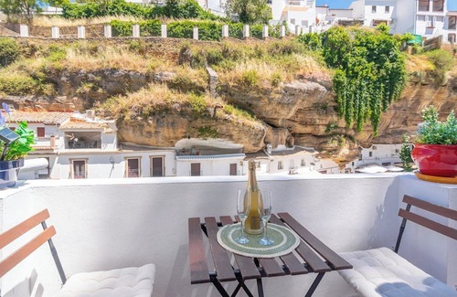 Setenil de las Bodegas Villa | Bajo la Roca Setenil de las Bodegas by Ruralidays