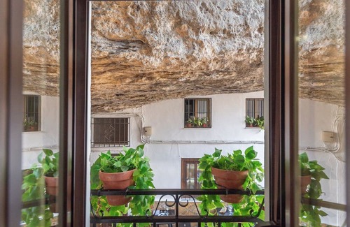 Setenil de las Bodegas Villa | Bajo la Roca Setenil de las Bodegas by Ruralidays