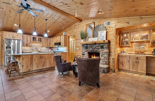 Lincoln County Cabin | Big Somo Lodge | 430 Acres Pond Sauna Trails