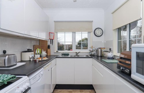 Newton Abbot Cottage | HAYTOR VALE LODGE, pet friendly, with a garden in Haytor Vale