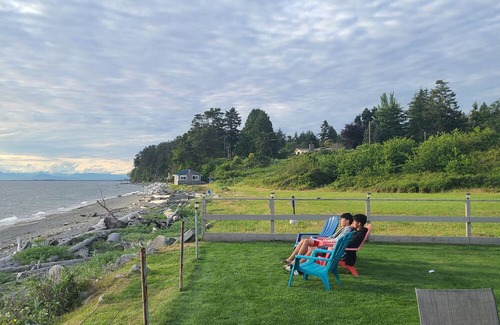 Point Roberts House | Beautiful Spacious Bright 3 Bedroom home 10 Min. walk to Lily Point Marine Park