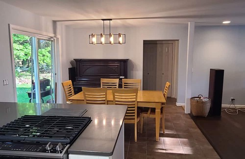 Point Roberts House | Beautiful Spacious Bright 3 Bedroom home 10 Min. walk to Lily Point Marine Park