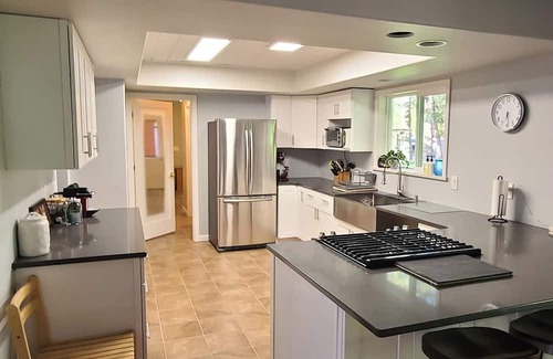 Point Roberts House | Beautiful Spacious Bright 3 Bedroom home 10 Min. walk to Lily Point Marine Park