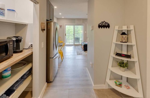 Lincoln Apartment | Riverside Condo with Amenities