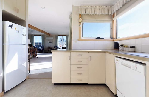 Low Head House | Old-School Charm Meets Beachside Bliss