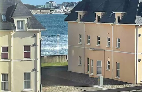 Portrush Apartment | Spacious Portrush 3 bed West Strand apartment close to golf course