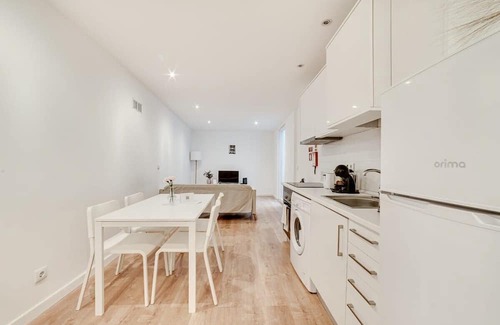 Sao Jose Apartment | Intimate & Modern in the Center of Lisbon w/Patio