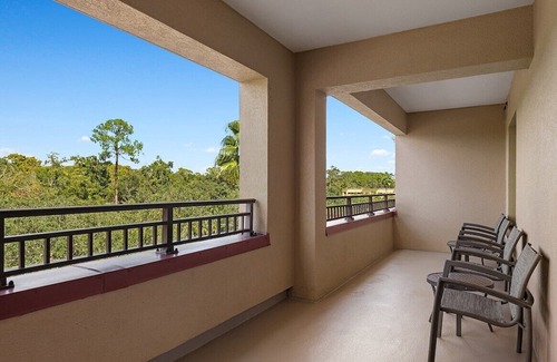 Lake Buena Vista Resort | 2 Bedroom Deluxe Suite at Bonnet Creek Resort