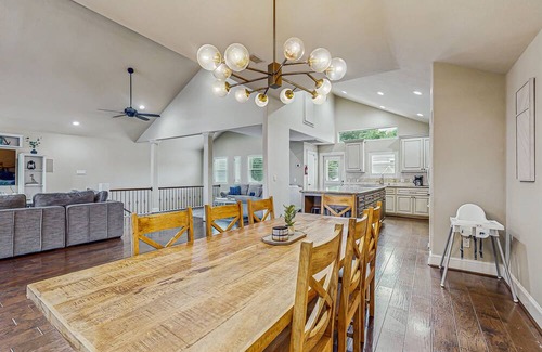 April Sound House | Spacious lake house with kitchen, patio with great view on the water & boat slip