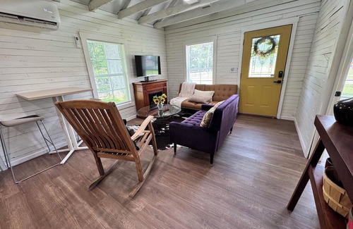 Bradford Cottage | Charming 3-bedroom cottage in Bradford with WiFi