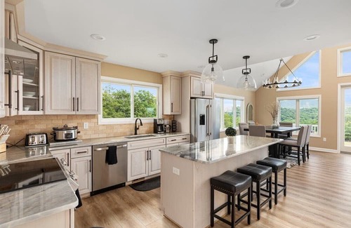Stanley Ski Chalet | New! Sunset Mountain Retreat