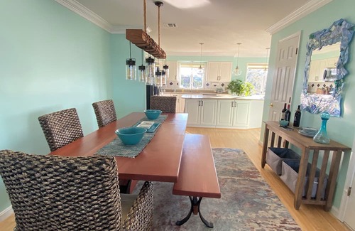 Norfolk House | Starfish Cottage . Direct Beachfront!