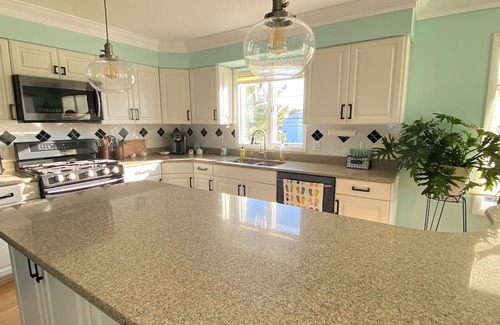 Norfolk House | Starfish Cottage . Direct Beachfront!