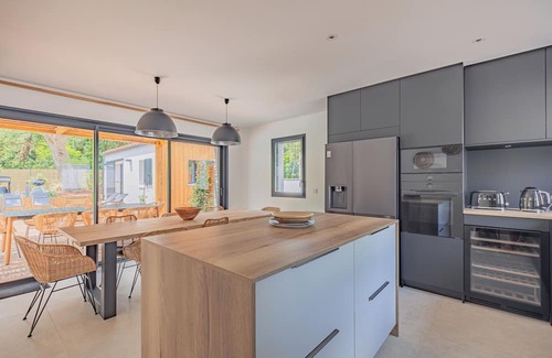 Le Grand-Village-Plage House | New air-conditioned archecte villa, heated pool near beach and shops