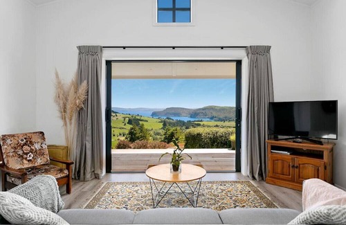 Acacia Bay House | Views over Whakaipo Bay - elevated over lake and countryside with privacy & stunning views