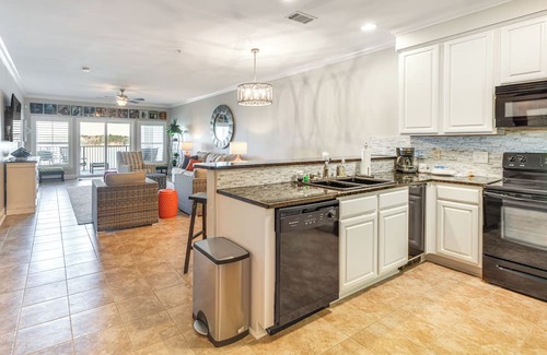 Dadeville Condo | Pool & Dock Access: Waterfront Dadeville Condo!