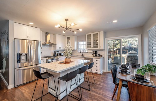 Big Bear City House | The Alpine Oasis: Sauna, Jacuzzi, Game Room!