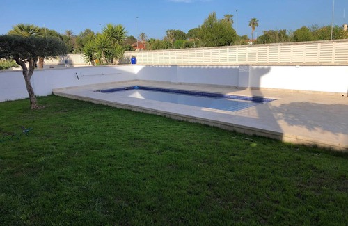 Castello de la Plana Villa | Homerez - Comfortable villa with pool in Castellón