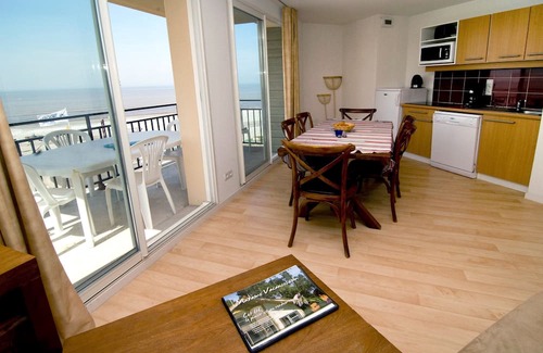 Mesnil-Val House | Tout près de la plage à pied!