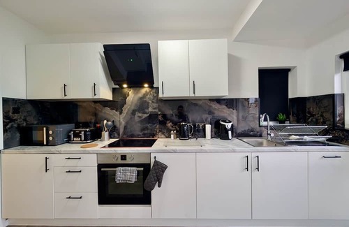 London Borough of Bexley House | Charming Bexleyheath House (Danson Park)
