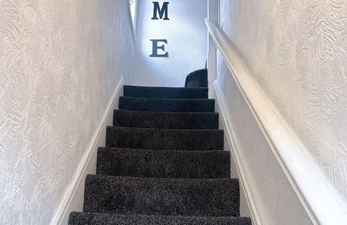 Middleton House | Spacious 3-Bedroom Family Home in Quiet Middleton | Minutes from Manchester City