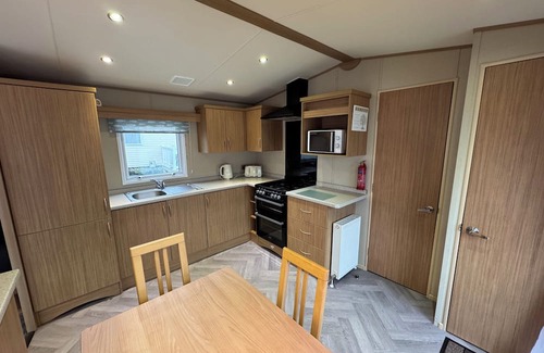 Challaborough House | Beach Coast Getaway in South Devon! Hill Views and on site entertainment,