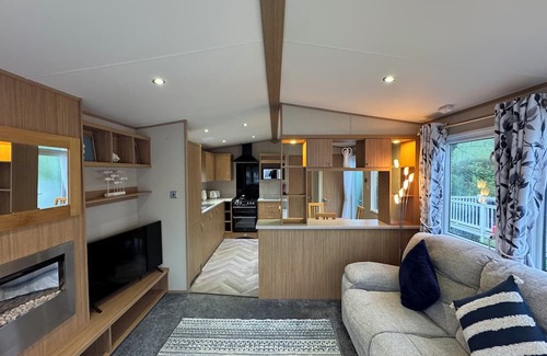 Challaborough House | Beach Coast Getaway in South Devon! Hill Views and on site entertainment,