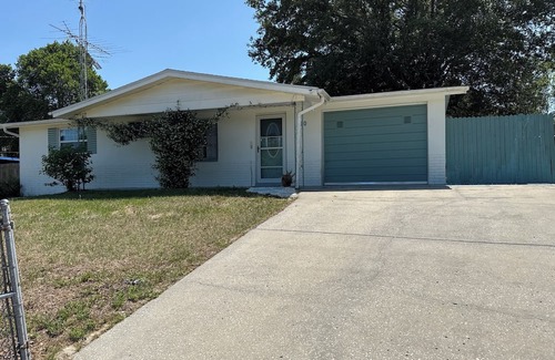 Pine Ridge House | Charming spacious 2-bedroom cottage in the heart of Beverly Hills, Florida .