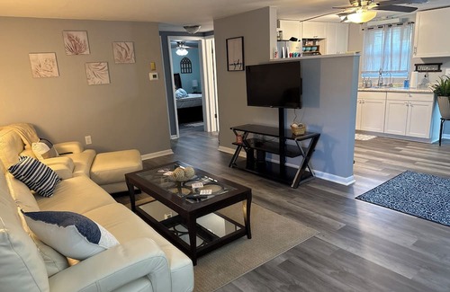 Pine Ridge House | Charming spacious 2-bedroom cottage in the heart of Beverly Hills, Florida .