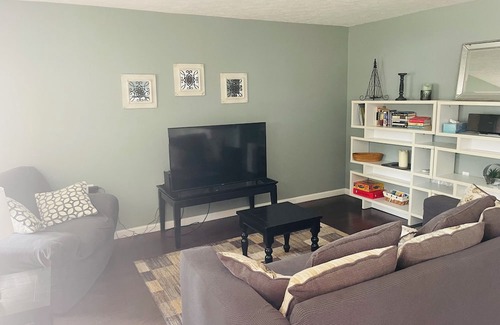 Elk Rapids Cottage | Charming 2-bedroom cottage with WiFi, AC in fabulous Elk Rapids