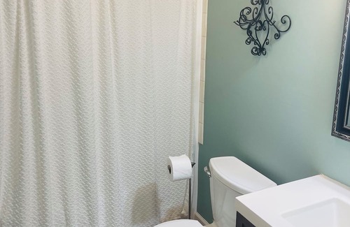 Elk Rapids Cottage | Charming 2-bedroom cottage with WiFi, AC in fabulous Elk Rapids