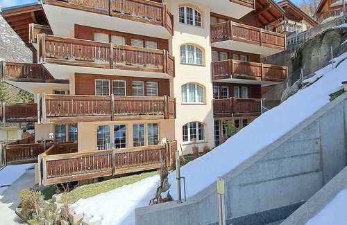 Zermatt Apartment | Spacious 3 bedroom apartment, south facing with partial Matterhorn view