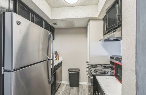 Bedford Apartment | 3001 Crystal Springs 614 I Spacious 1 Bed 1 Bath