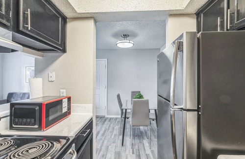 Bedford Apartment | 3001 Crystal Springs 614 I Spacious 1 Bed 1 Bath