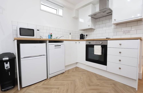 Margam Apartment | Parking, En-Suite Double Room, Kitchen