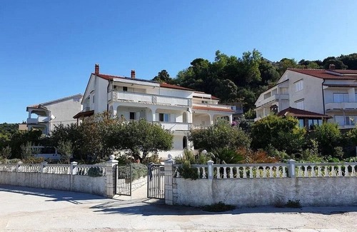 Rab Apartment | One bedroom apartment with terrace and sea view Palit, Rab (A-24303-d)