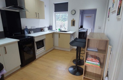 Darfield House | Charming 2-bedroom family/work friendly house near Barnsley